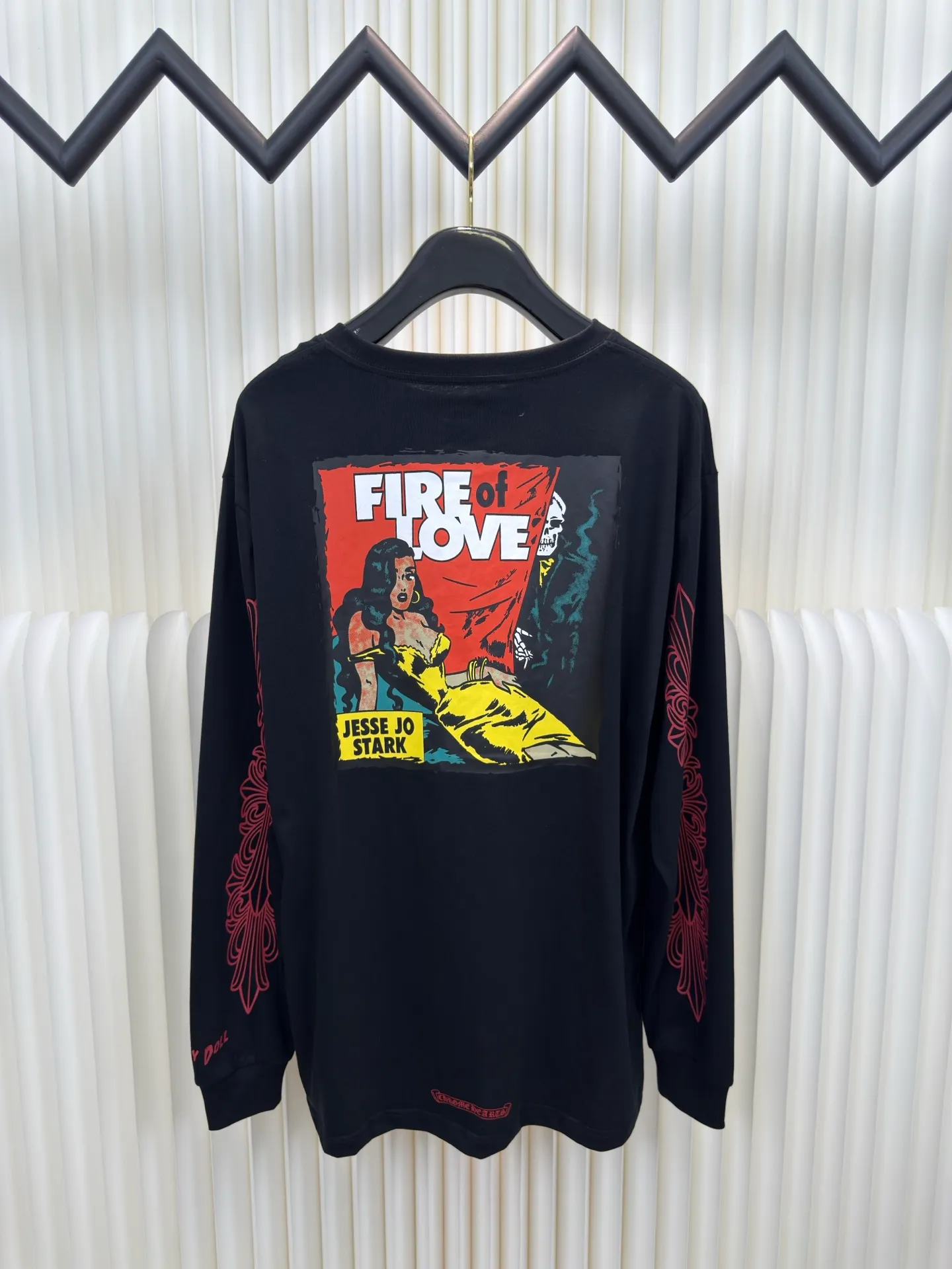 P310 Chrome Hearts Deadly doll, American comic printed round neck and long sleeves. The fabric is made of 26-woven 200g cotton. Printing is very important. The ink printing used in the original version is generally incapable of being restored by ordinary printing factories. After running to many factories, the time paid off in the end. Size S M L